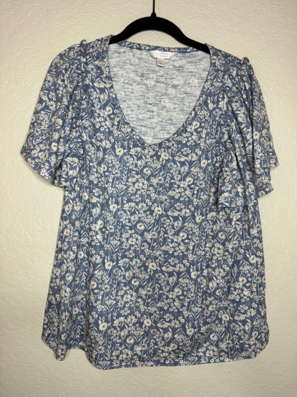 Women's Blue Floral V-Neck Flutter Sleeve Top